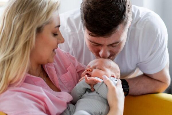 Świadczenia i uprawnienia związane z narodzinami dziecka