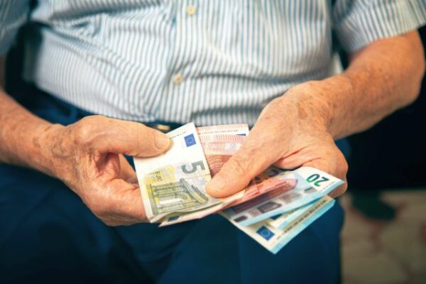 Praca dłużej czy wyższe podatki?