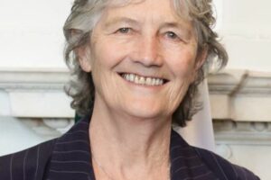 Catherine Connolly oficjalnie wygrywa wybory prezydenckie w Irlandii
